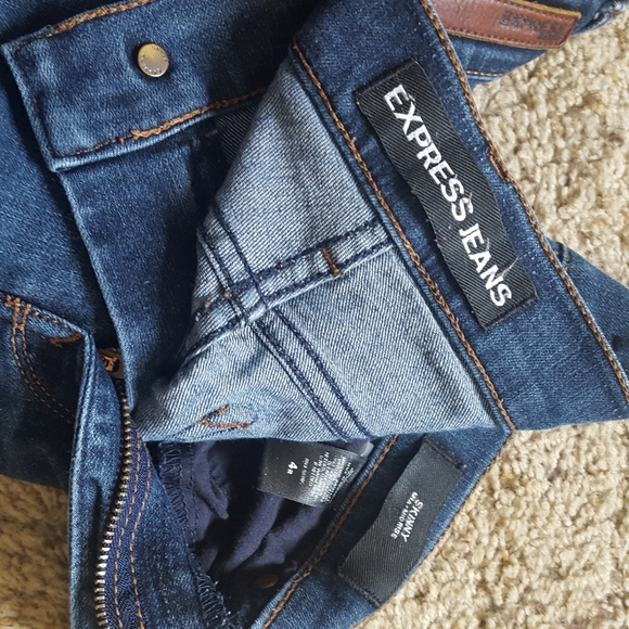 Express 4R - Picture 1 of 3